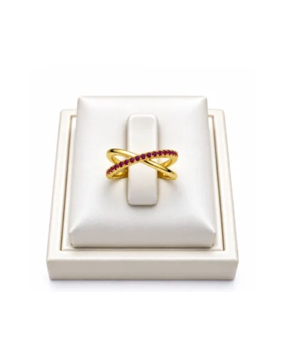 Anillo de caero rodinado  universo cruzado piedra roja