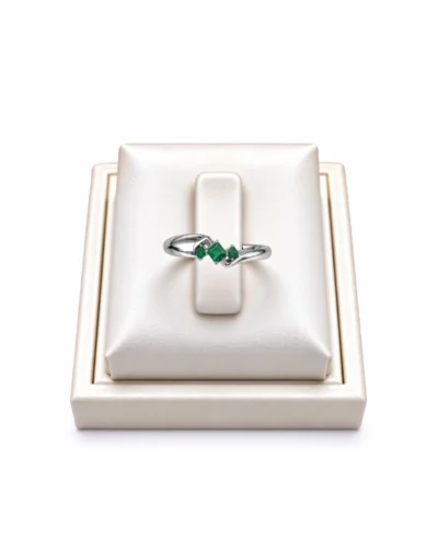 Anillos acero rodinado  plateado con 3 piedras verdes